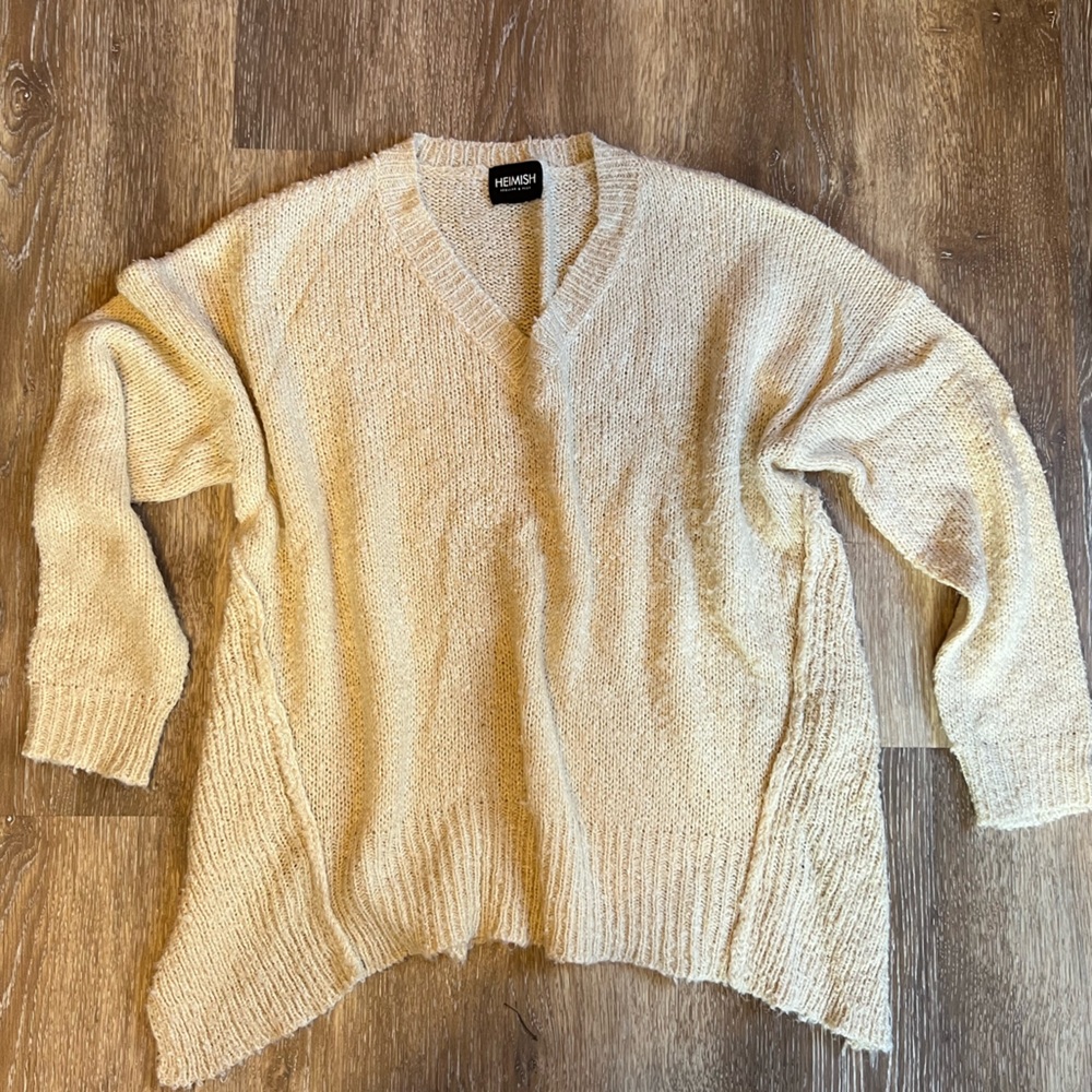 Beautiful cream colored V-neck sweater - Heimish 3XL